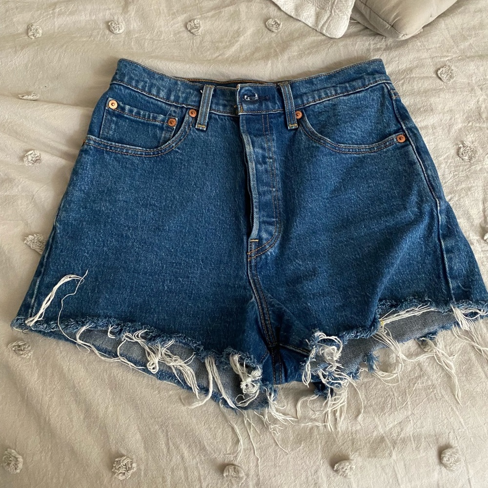 Levi’s Ribcage Shorts 27